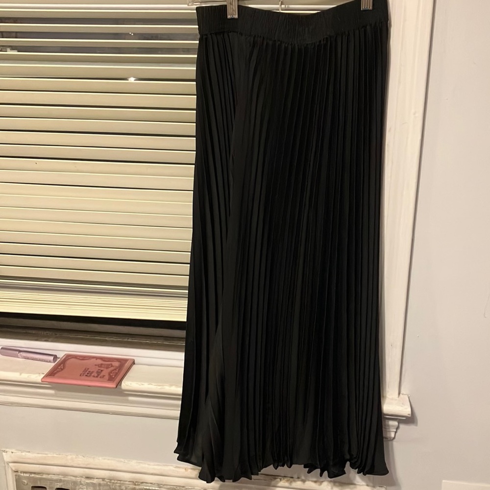 banana republic xs pleated black midi / long skirt